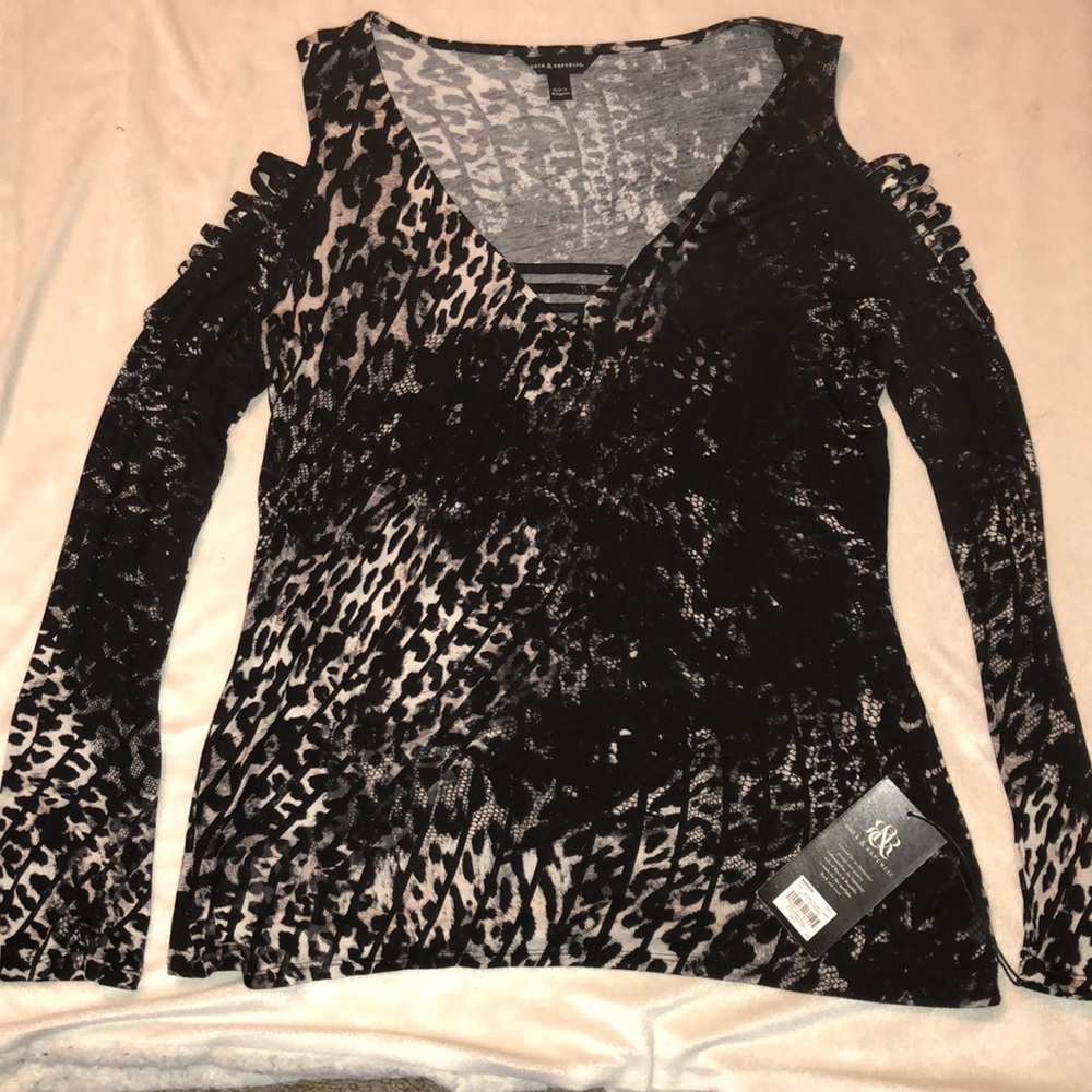 Sexy cold shoulder!